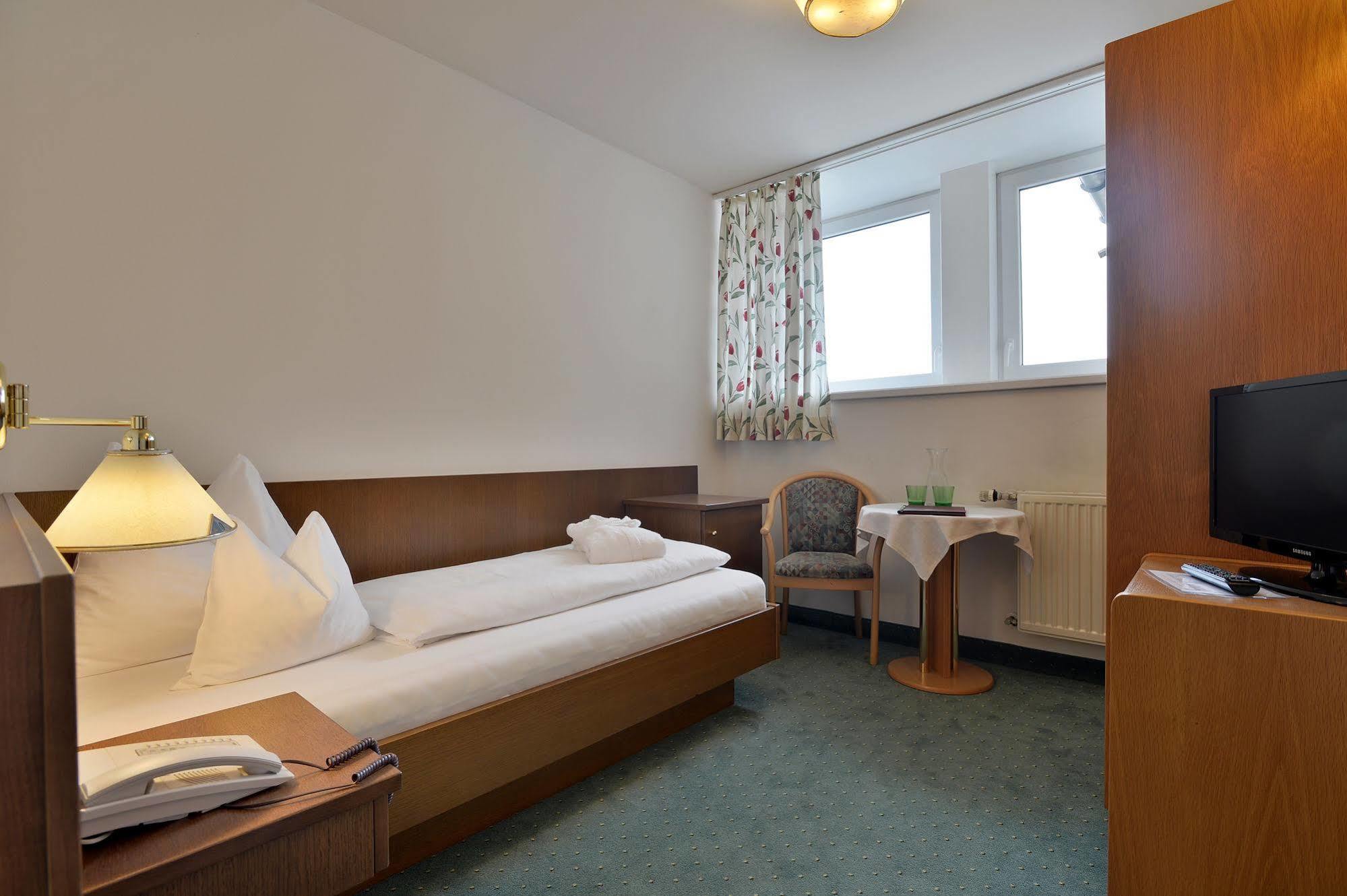 Classic Rooms By Crystal Sankt Johann in Tirol Εξωτερικό φωτογραφία